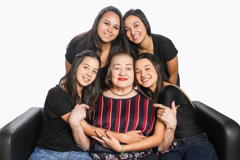 Fotografia de Família avó e netas retrato'