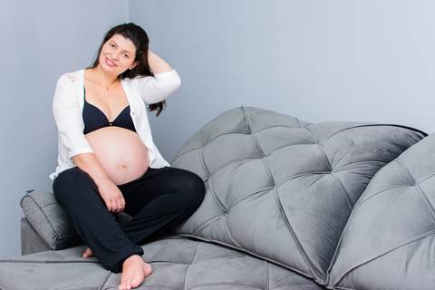 ensaio gestante em casa'