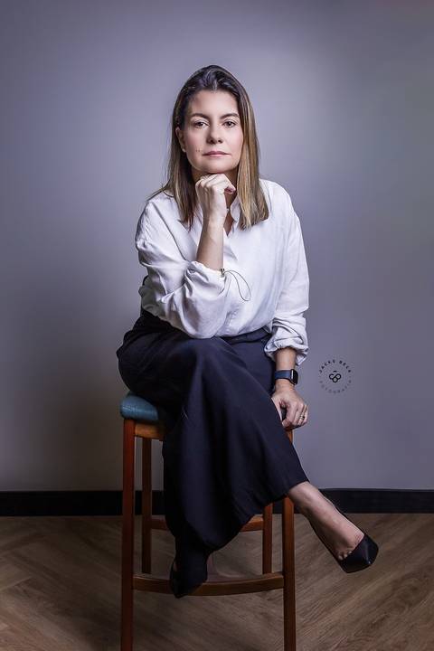 fotografo porto alegre ensaios retratos corporativos perfil linkedin profissional gerente ti tecnlogia feminino'