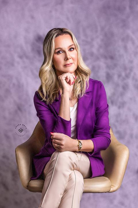 fotografo porto alegre ensaios retratos corporativos perfil linkedin profissional gerente produto financeiro feminino'