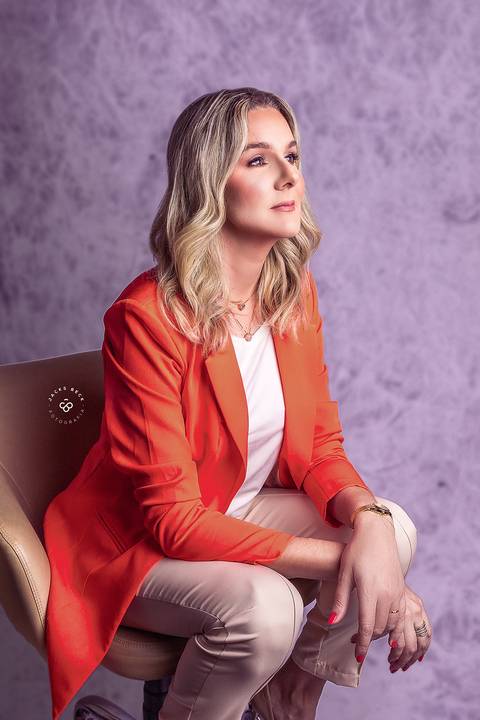 fotografo porto alegre ensaios retratos corporativos perfil linkedin profissional gerente produto financeiro feminino'