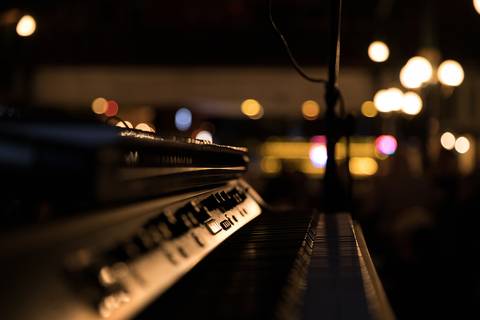 Teclado no Palco do Bourbon Street em Show da Banda Sound People em tributo à Joe Cocker'