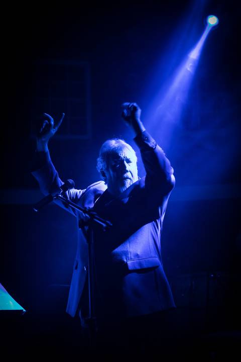 Vocalista no Palco do Bourbon Street em Show da Banda Sound People em tributo à Joe Cocker'