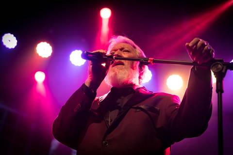 Vocalista no Palco do Bourbon Street em Show da Banda Sound People em tributo à Joe Cocker'