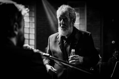 Vocalista no Palco do Bourbon Street em Show da Banda Sound People em tributo à Joe Cocker'