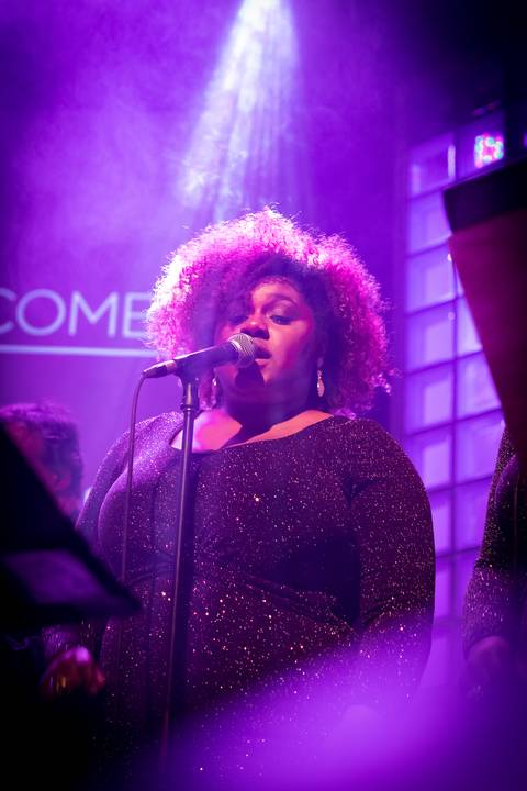 Backing Vocal Estela Paixão no Palco do Bourbon Street em Show da Banda Sound People em tributo à Joe Cocker'