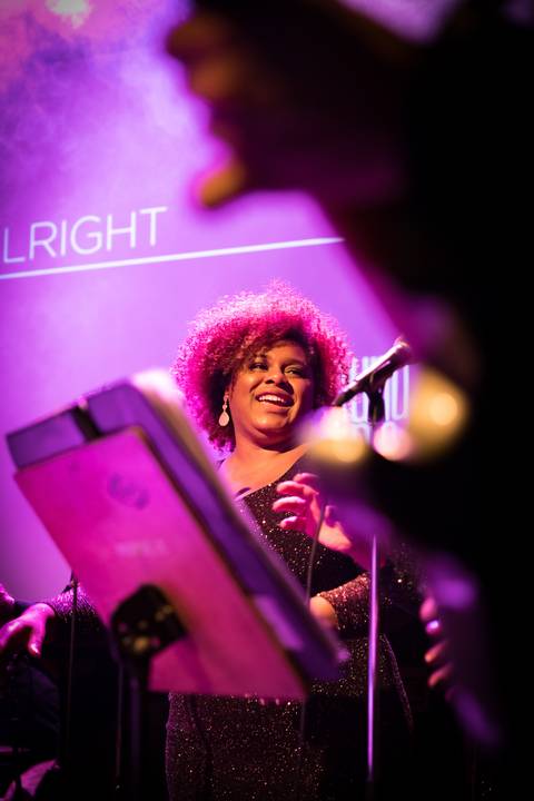 Backing Vocal Estela Paixão no Palco do Bourbon Street em Show da Banda Sound People em tributo à Joe Cocker'