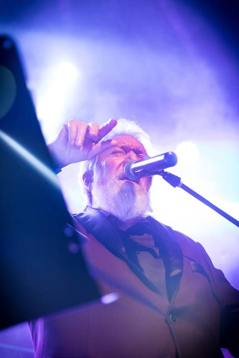 Vocalista no Palco do Bourbon Street em Show da Banda Sound People em tributo à Joe Cocker'