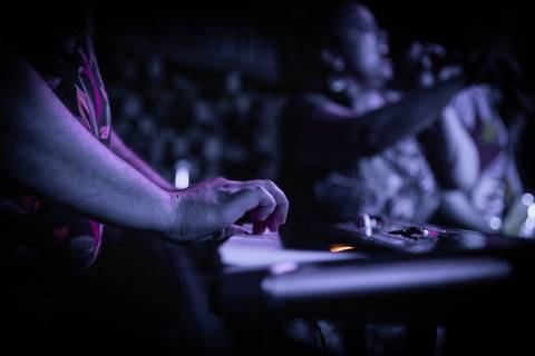 Tecladista
  da banda The Streams Rock Band, em show no TonTon Jazz & Music Bar, em São Paulo, no bairro de Moema'