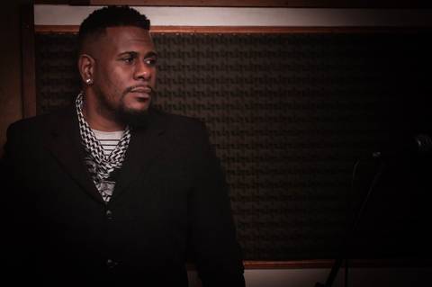 Vocalista Baterista tocando em gravação da Banda SoulChic em São Paulo'