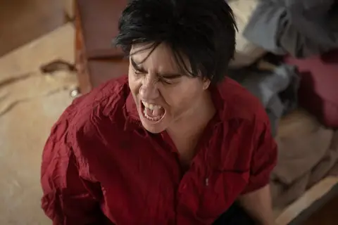 Atriz Maiara Magri incorpora personagem de Dois Perdidos em uma Noite Suja em ensaio fotográfico para divulgação do espetáculo'