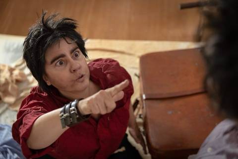 As atrizes Maiara Magri e Dalileia Ayala incorporam personagem de Dois Perdidos em uma Noite Suja em ensaio fotográfico para divulgação do espetáculo'