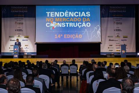 Público assistindo palestra no evento Tendencias da Sobratema em SP'