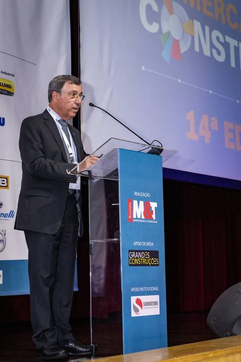 Presidente da Sobratema  palestrando no evento Tendencias da Sobratema em SP'
