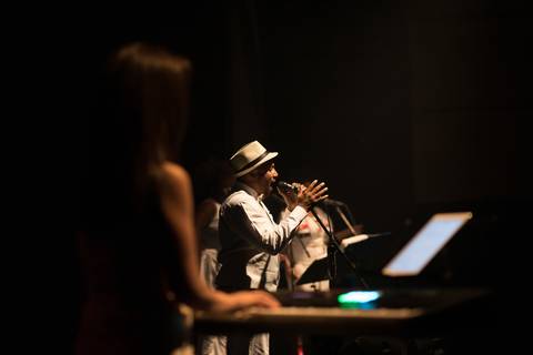 Vocalista em Show da Horário Nobre RetroBand no Teatro UMC-SP'