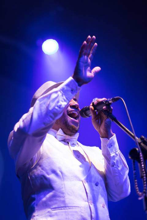 Vocalista em Show da Horário Nobre RetroBand no Teatro UMC-SP'