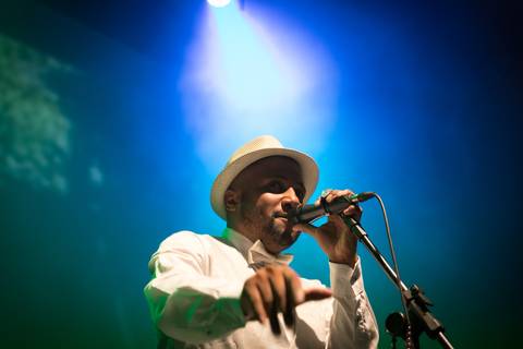 Vocalista em Show da Horário Nobre RetroBand no Teatro UMC-SP'