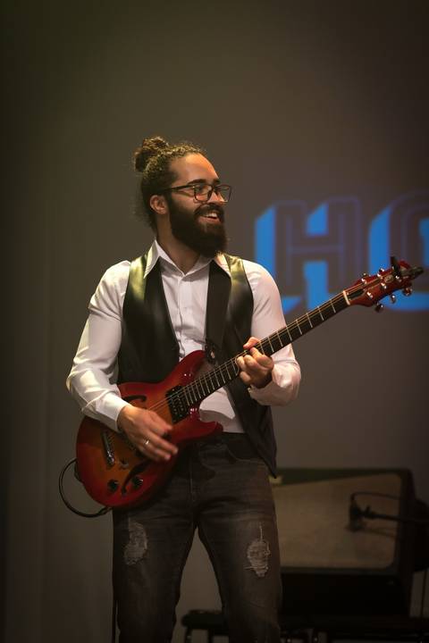 Guitarrista em Show da Horário Nobre RetroBand no Teatro UMC-SP'