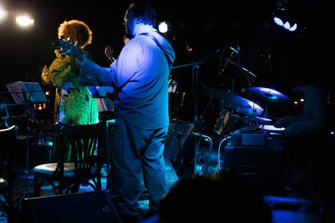 banda
 tocando clássicos do clube da esquina no blue note SP'