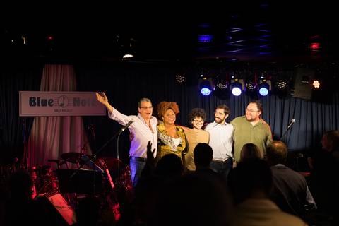 banda
 tocando clássicos do clube da esquina no blue note SP'