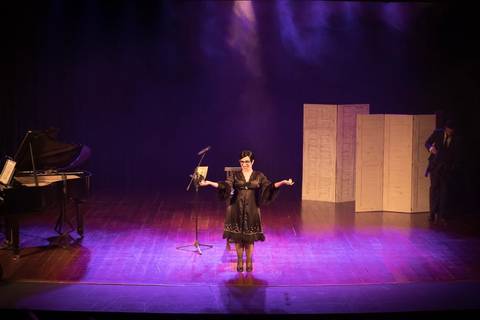 A Atriz, Cantora e Bailarina Simone Gutierrez homenageia Liza Minelli no espetáculo, Lisa, Liza e Eu, no Teatro Hebraica SP'