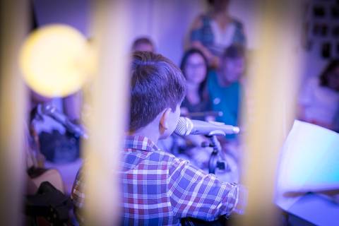 momentos do sarau voice na escola Voice no Brooklin SP apresentações artísticas com registro em foto e vídeo profissional'