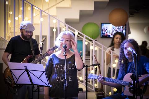 momentos do sarau voice na escola Voice no Brooklin SP apresentações artísticas com registro em foto e vídeo profissional'