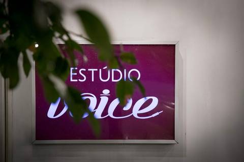 momentos do sarau voice na escola Voice no Brooklin SP apresentações artísticas com registro em foto e vídeo profissional'