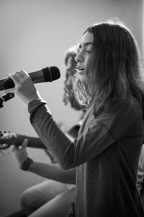 momentos do sarau voice na escola Voice no Brooklin SP apresentações artísticas com registro em foto e vídeo profissional'