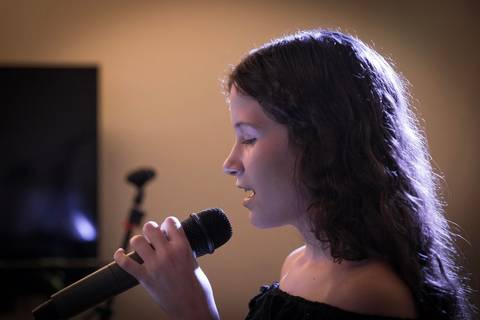 momentos do sarau voice na escola Voice no Brooklin SP apresentações artísticas com registro em foto e vídeo profissional'