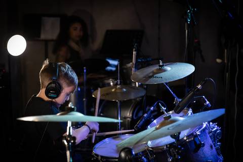 Momentos da Apresentação dos alunos de Bateria na escola Voice no Brooklin SP apresentações artísticas com registro em foto e vídeo profissional
'