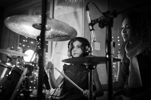 Momentos da Apresentação dos alunos de Bateria na escola Voice no Brooklin SP apresentações artísticas com registro em foto e vídeo profissional
'