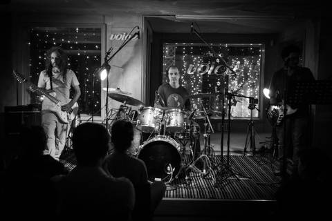 Momentos da Apresentação dos alunos de Bateria na escola Voice no Brooklin SP apresentações artísticas com registro em foto e vídeo profissional
'