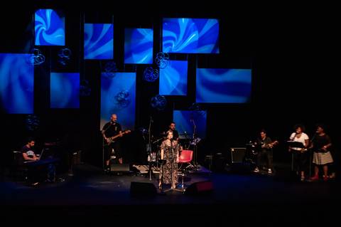 Show Pedindo Bis com Simone Gutierrez no Teatro Porto seguro'