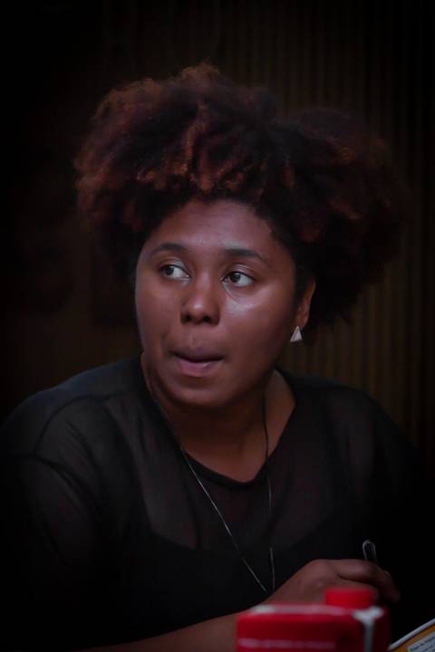 Show Pedindo Bis com Simone Gutierrez no Teatro Porto seguro'