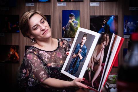 Show Pedindo Bis com Simone Gutierrez no Teatro Porto seguro'