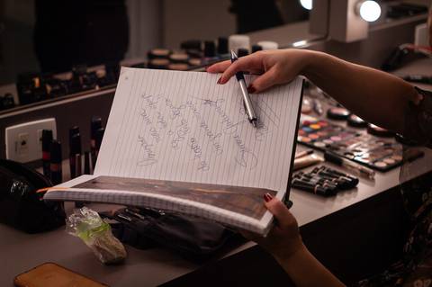 Show Pedindo Bis com Simone Gutierrez no Teatro Porto seguro'