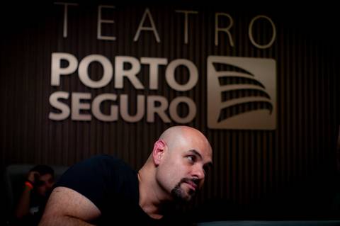 Show Pedindo Bis com Simone Gutierrez no Teatro Porto seguro'