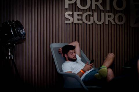 Show Pedindo Bis com Simone Gutierrez no Teatro Porto seguro'