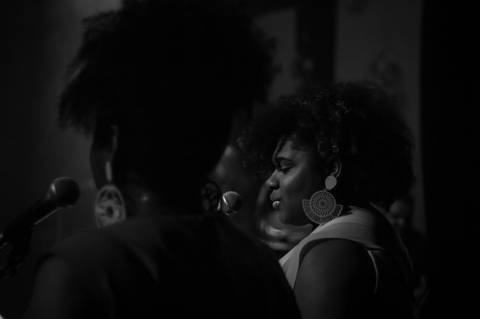 Show Pedindo Bis com Simone Gutierrez no Teatro Porto seguro'