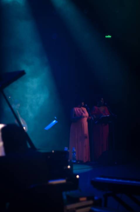 Show Pedindo Bis com Simone Gutierrez no Teatro Porto seguro'