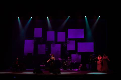 Show Pedindo Bis com Simone Gutierrez no Teatro Porto seguro'