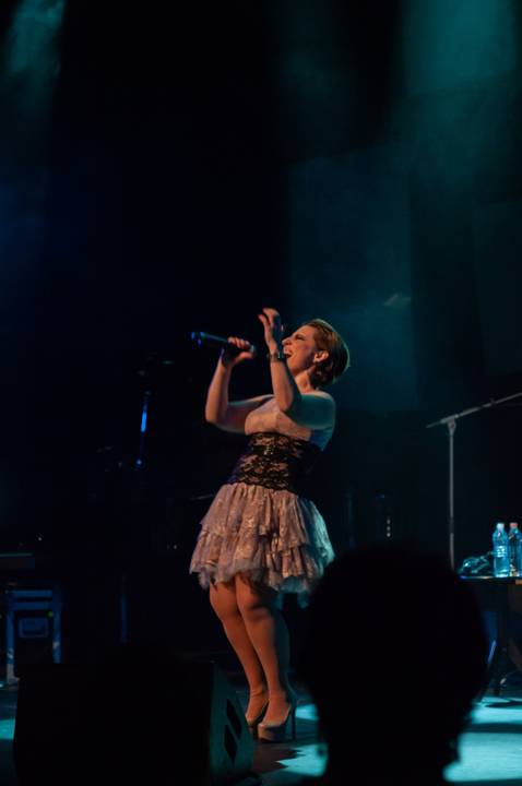 Show Pedindo Bis com Simone Gutierrez no Teatro Porto seguro'