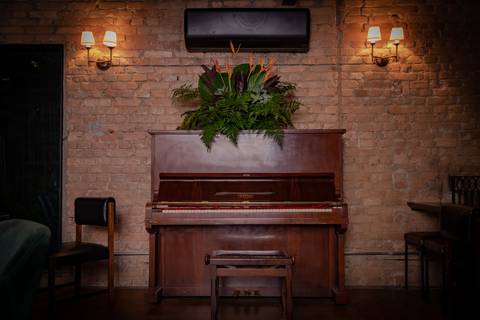 aniversario de 40 anos Karina no Whiplash Bar nos Jardim com Música ao Vivo'