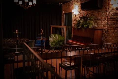 aniversario de 40 anos Karina no Whiplash Bar nos Jardim com Música ao Vivo'