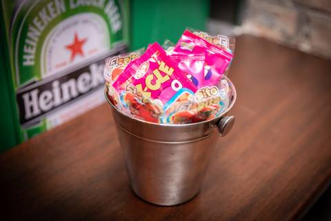 aniversario de 40 anos Karina no Whiplash Bar nos Jardim com Música ao Vivo'