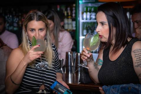 aniversario de 40 anos Karina no Whiplash Bar nos Jardim com Música ao Vivo'