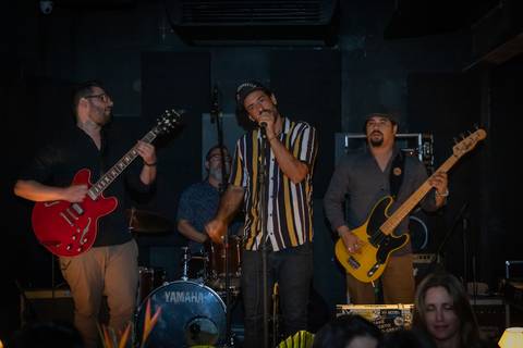 aniversario de 40 anos Karina no Whiplash Bar nos Jardim com Música ao Vivo'