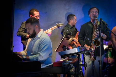 Show Flavio Arruda Canta Stevie Wonder e George Benson no Raiz Bar SP'