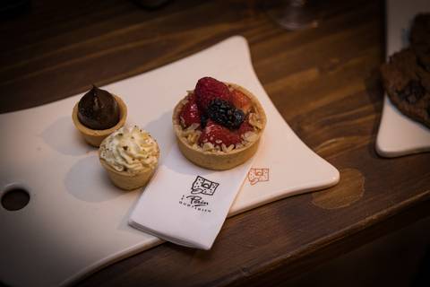 Gabi Neves, fundadora do Pausa Pro Espumante em Sessão de Fotos e Vídeos para Site, Instagram e Blog no Le Pain Quotidien Market Place SP'